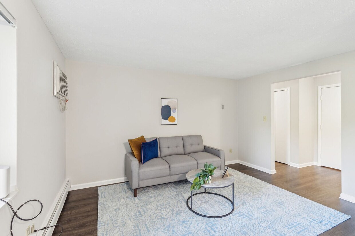 Foto principal - 5556 Broadview Rd