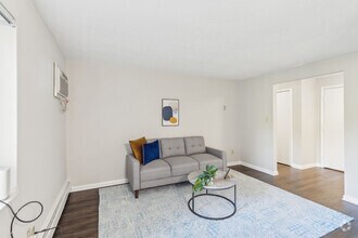 Building Photo - 5556 Broadview Rd