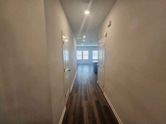 Building Photo - Beautiful Townhome for Lease in Lawrenceville