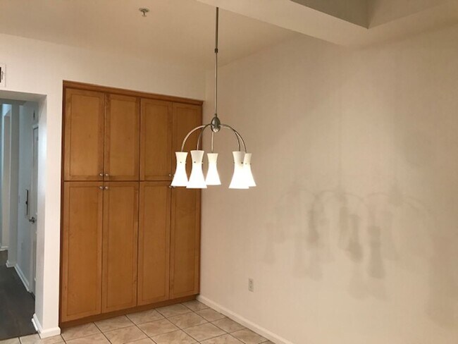 Foto del edificio - 2BR + 2 1/2BA CONDO AVAILABLE NOW IN BURBANK!