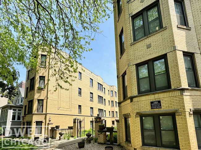 Foto del edificio - 3820 N Greenview Ave