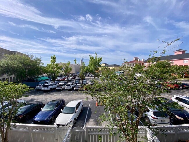 Foto del edificio - 660 Celebration Ave