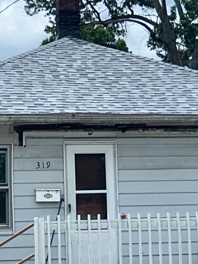 Building Photo - 319 W Corbin St
