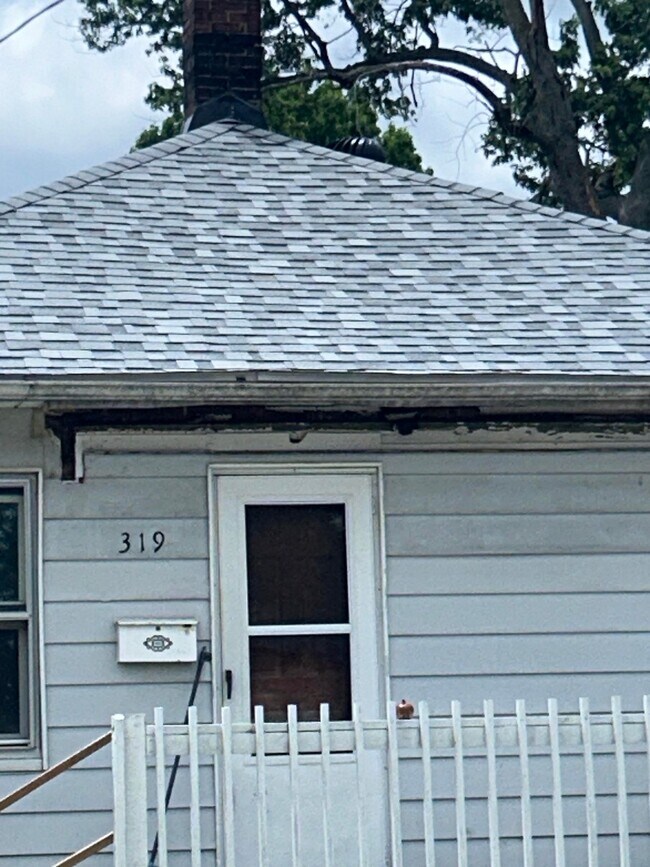 Foto del edificio - 319 W Corbin St