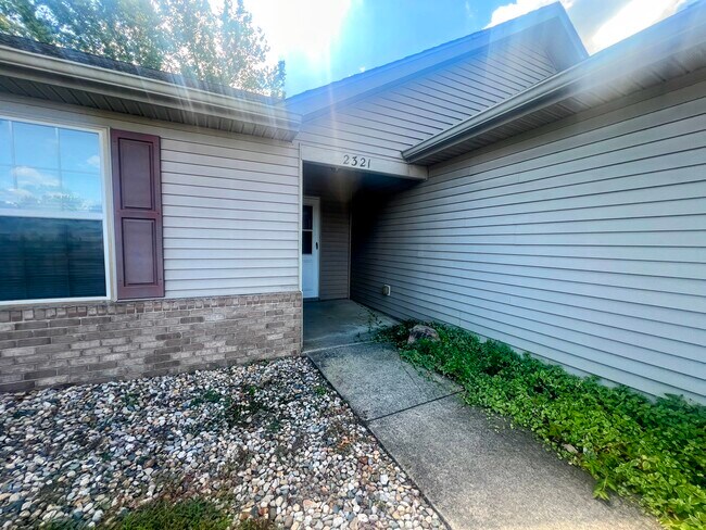 Foto del edificio - 2321 Winterset Dr