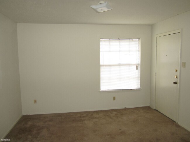 Foto del edificio - 2 br, 1 bath 4plex - 2403 Jaguar Ct C