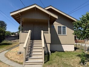 Building Photo - 832 Methow St