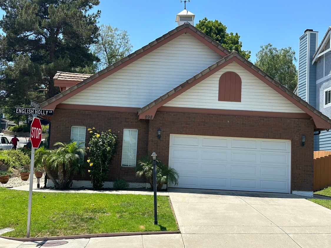 Foto principal - 898 English Holly Ln