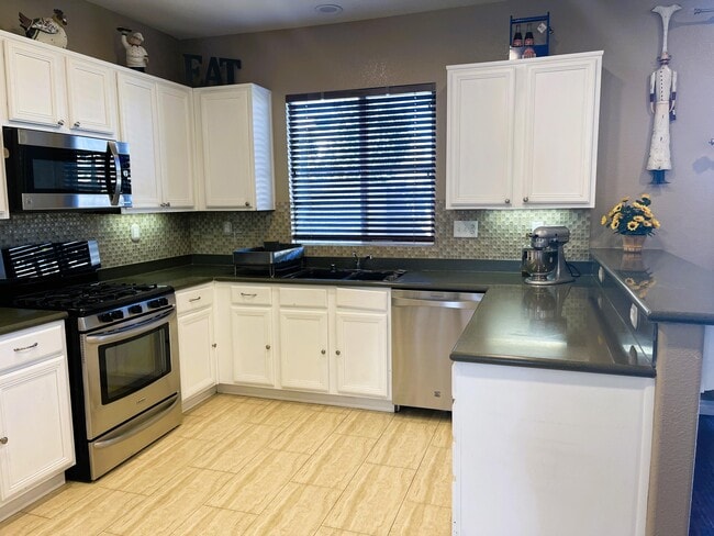 Building Photo - 37701 Tamarind Ct