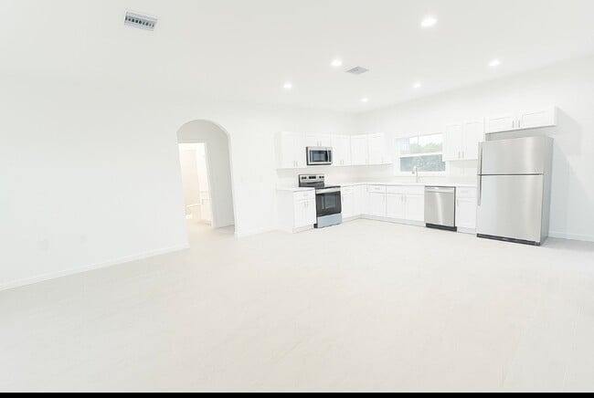 Building Photo - Brand New 3 Bed / 2 Bath Rental in Cape Coral – $1,950/M