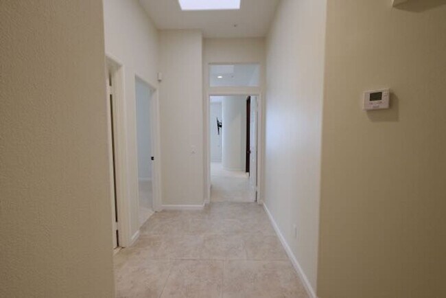 Building Photo - Stunning 3 bedroom home in San Clemente
