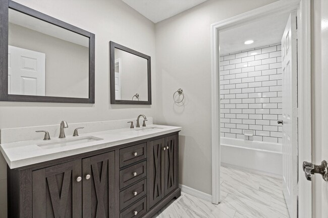 Building Photo - Beautiful Condo