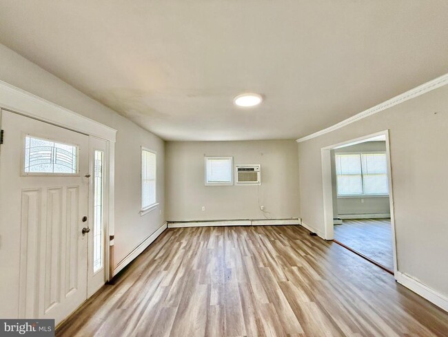 Building Photo - 2544 42nd St