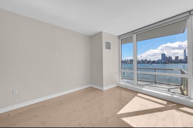 Building Photo - 2 2nd St