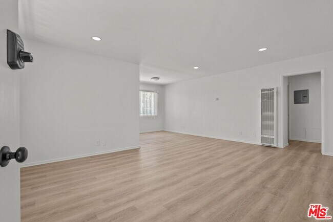 Foto del edificio - 628 Huntley Dr