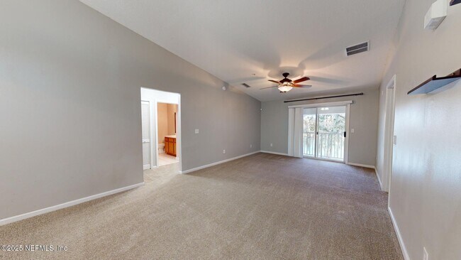Foto del edificio - 7063 Deer Lodge Cir