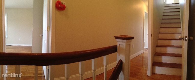 Building Photo - 3 br, 2.5 bath Apartment - 262 Main St