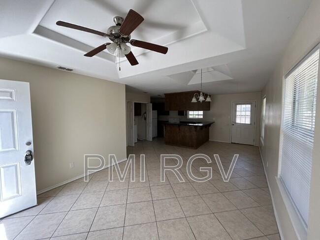 Foto del edificio - 206 W Albatross Ave