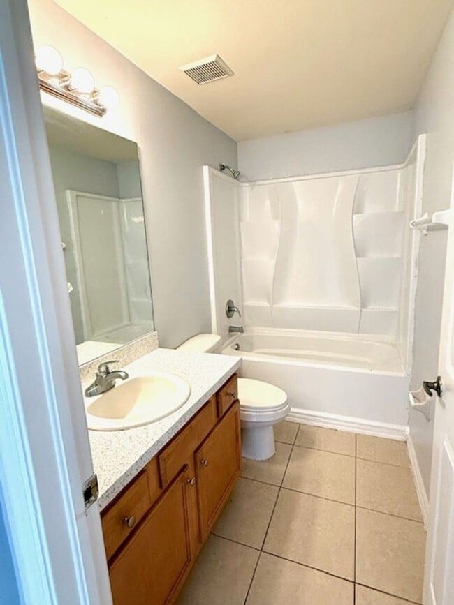 Building Photo - AVAILABLE NOW!! CALL TO SCHEDULE SHOWING!!