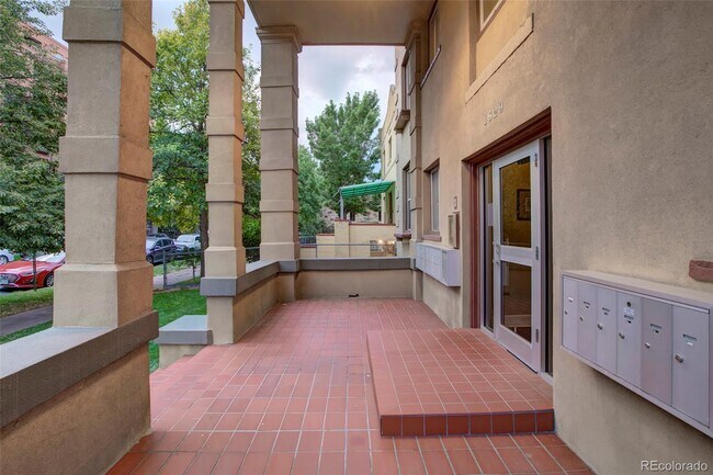 Photo - 1629 N Clarkson St Townhome