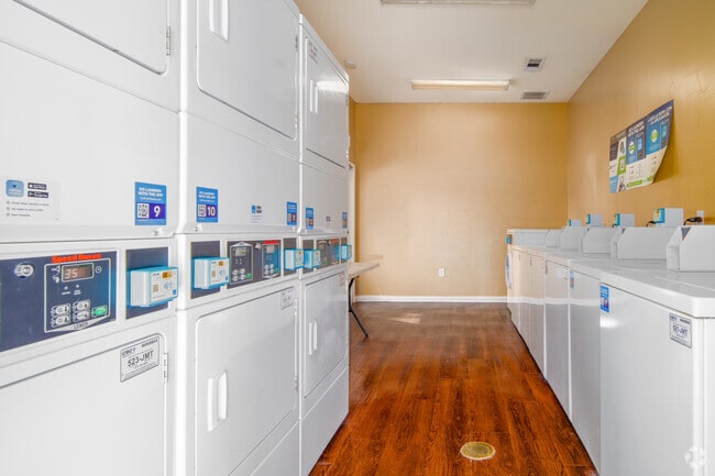 Lavadero - Trailside Apartments