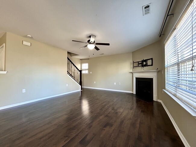 Building Photo - 3987 Tallowtree Ln