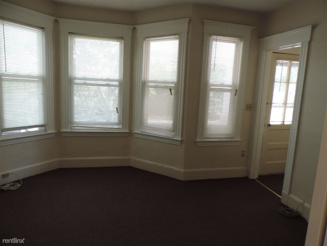 Building Photo - 3 br, 1 bath Duplex - 320 Howard Ave Fl 2