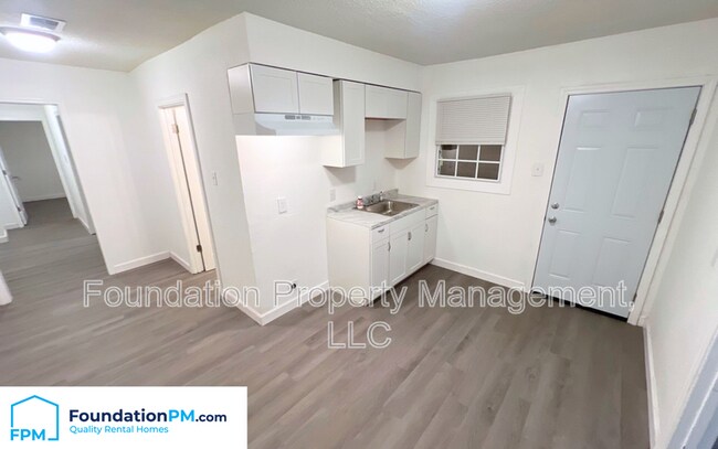 Foto del edificio - 2773 Waverly Ave