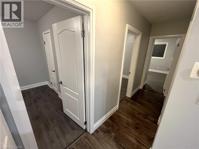 Building Photo - 336 Mohawk Rd E