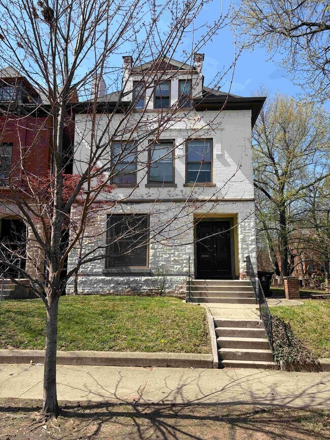 Building Photo - 1702 S 2nd St