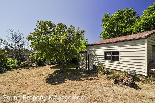Foto del edificio - 3 br, 1 bath House - 2536 30th Ave west