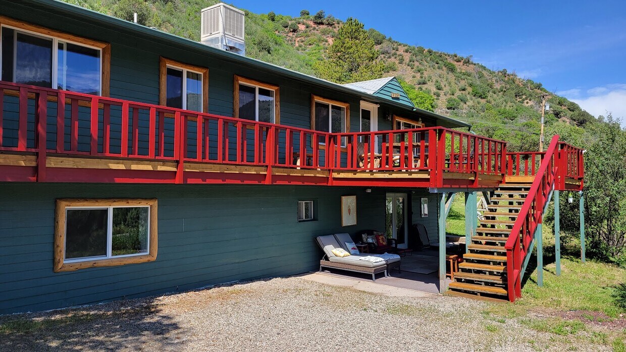 Primary Photo - 719 Red Mountain Dr