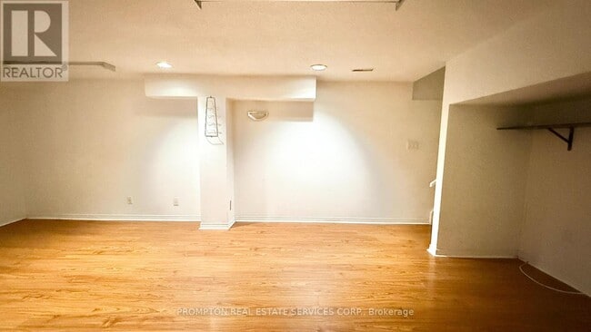 Building Photo - 235 Roxanne Crescent