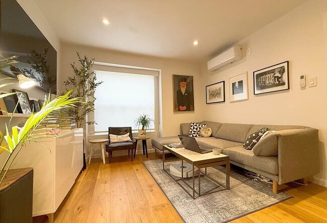 Recently renovated 1-Bedroom 1-bath unit with Private Outdoor Space and Finished Cellar - Recently renovated 1-Bedroom 1-bath unit with Private Outdoor Space and Finished Cellar Apartment