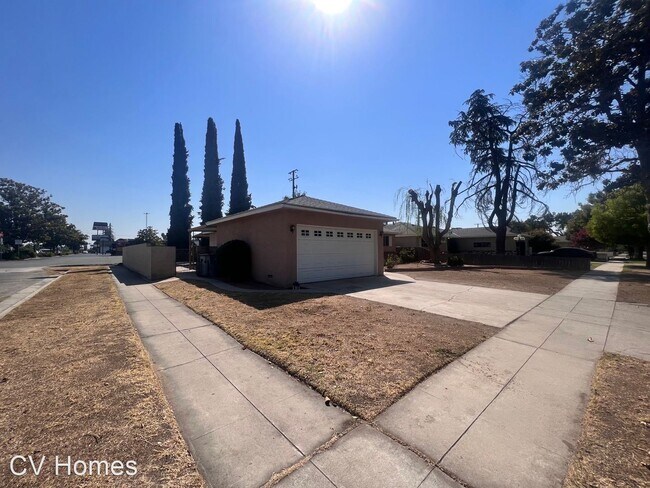 Foto del edificio - 3 br, 2 bath House - 5378 N. Orchard St.