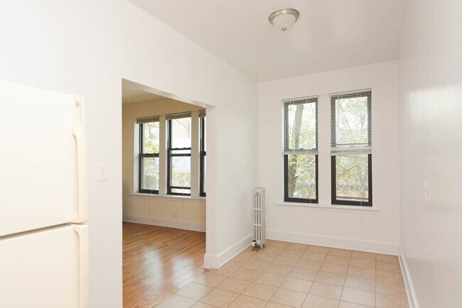 Foto del edificio - 2704 N Sawyer Ave