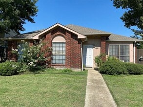 Building Photo - 2601 Phillips Dr