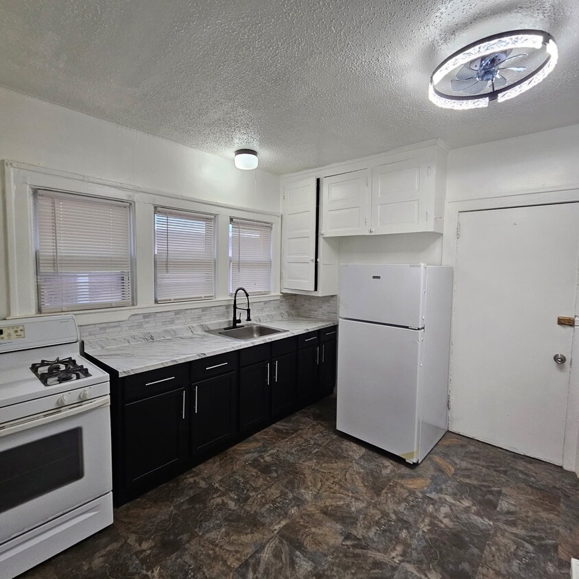 Building Photo - Calvert