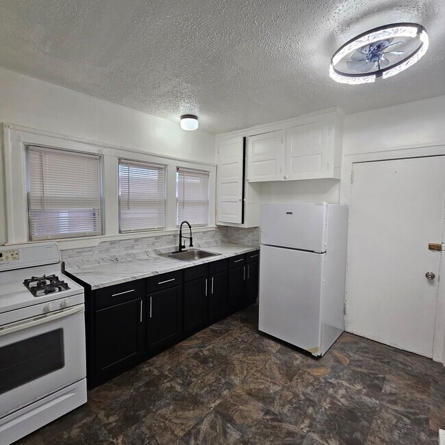 Building Photo - CALVERT FLR 2