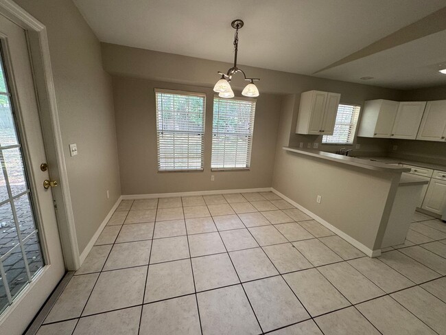 Building Photo - Nice 4/3 in Weatherly!