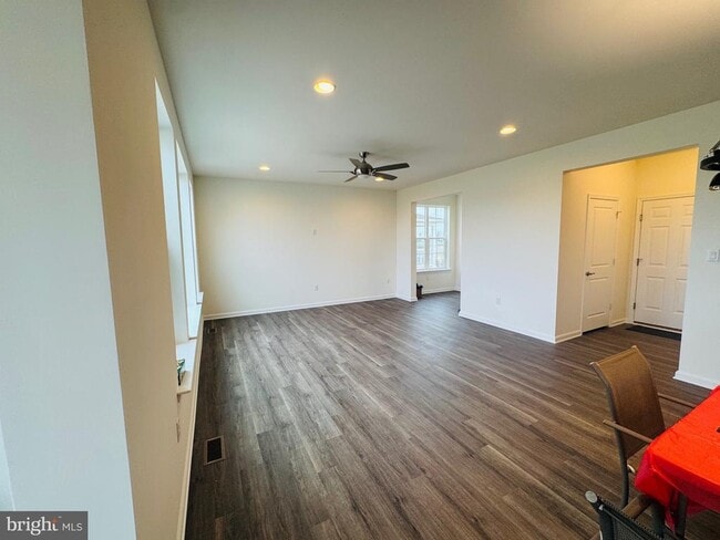 Building Photo - 309 THALES Dr