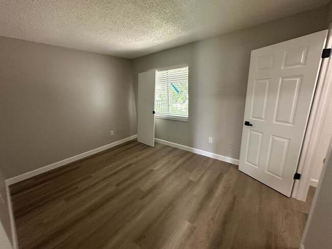 Building Photo - Charming 1/2 duplex in the heart of Orlando