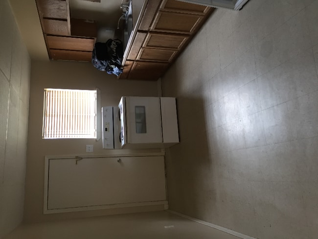 Foto del edificio - 1362 Pitkin Rd