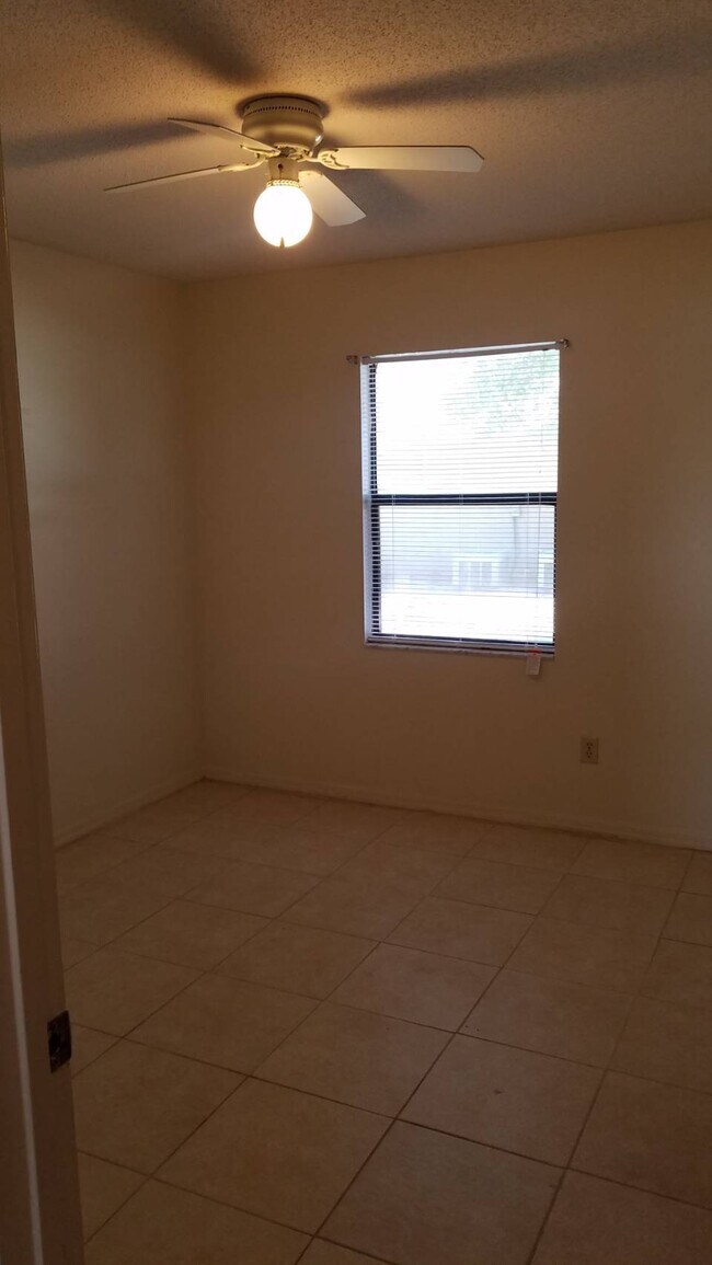Foto del edificio - 3759 NW Huntsboro St