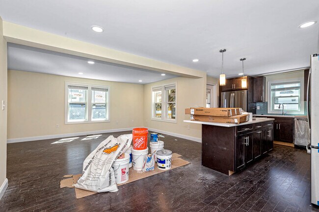 Foto del edificio - 70 Stanley Ave