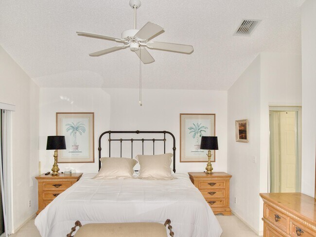 Building Photo - 2855 Clearbrook Cir N