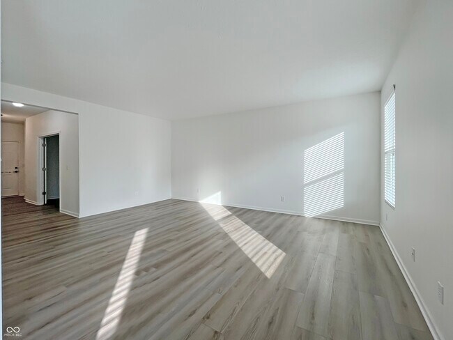 Foto del edificio - 5773 Bluff View Ln