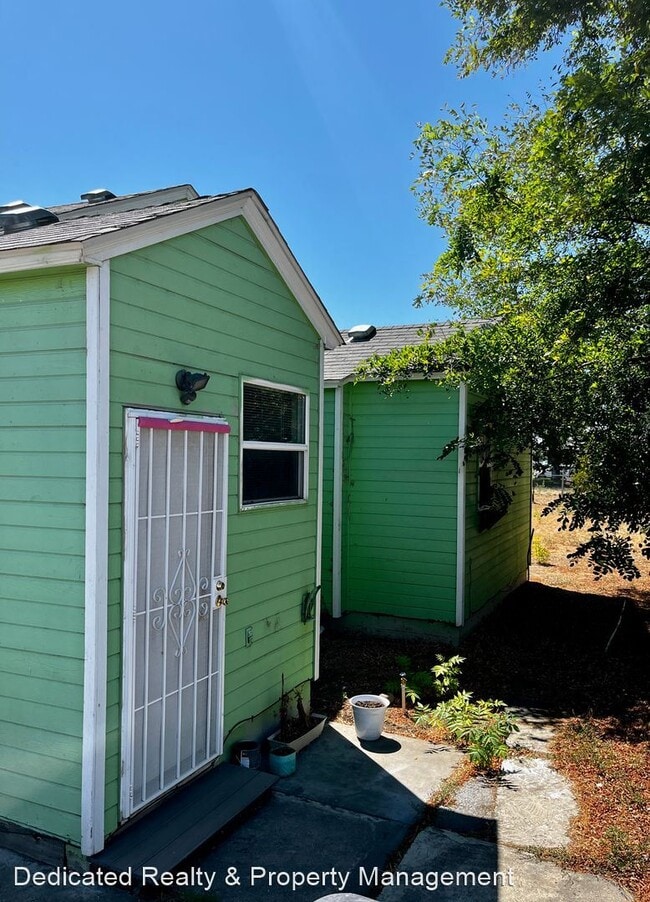 Building Photo - 2 br, 1 bath House - 505 E Beech St