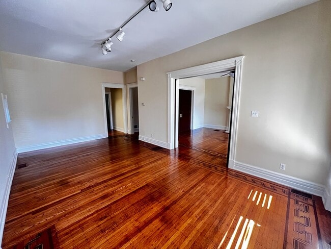 Photo - 1921 Frankfort Ave Apartment