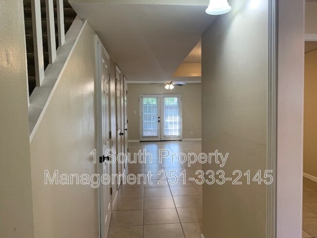 Foto del edificio - 6527 Old Shell Rd